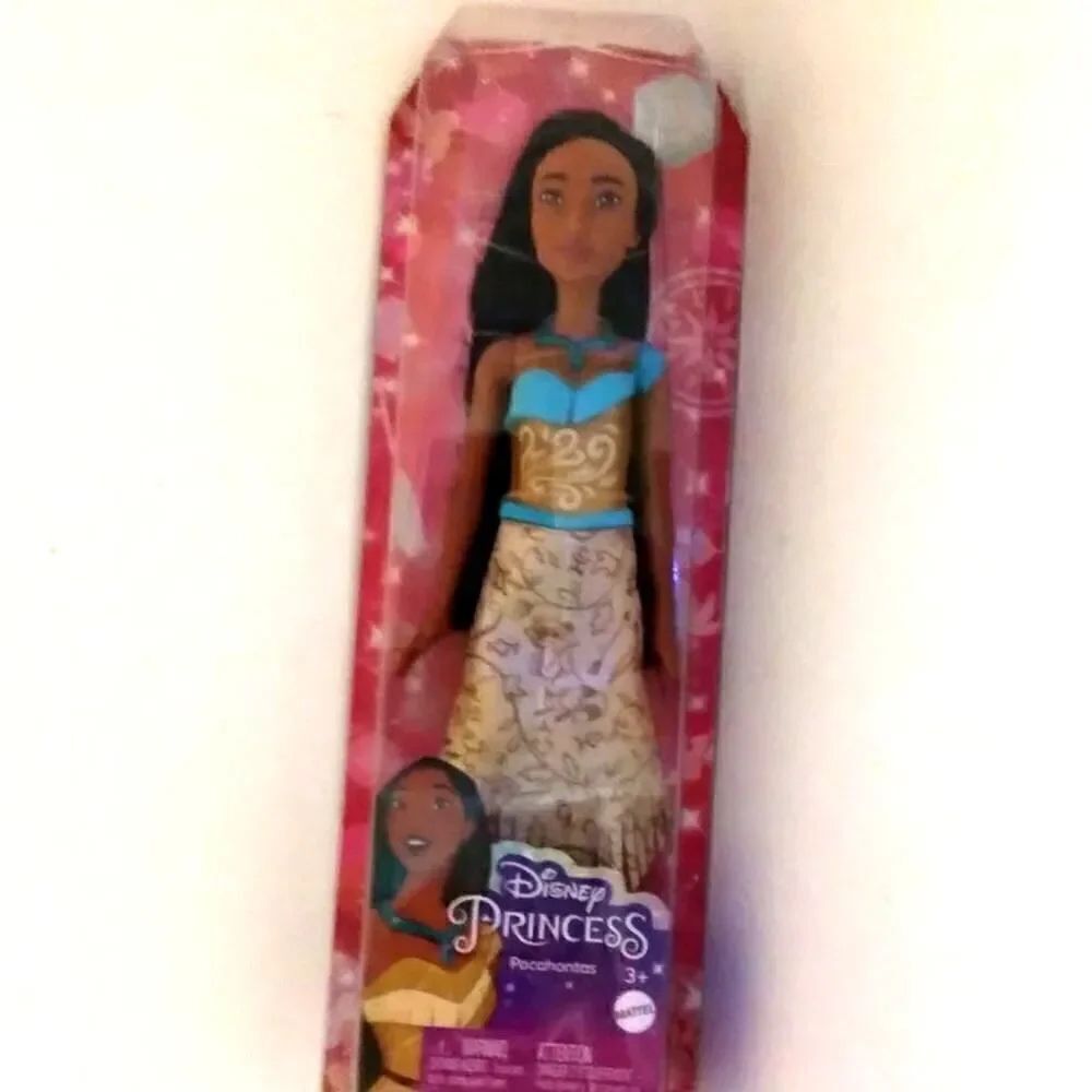 DISNEY PRINCESS Pocahontas Fashion Doll with Accessory NEW in Package!